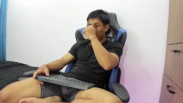 dorman boy online show from November 2025 01:54:01 AM