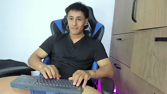 dorman boy online show from November 2025 02:45:02 AM