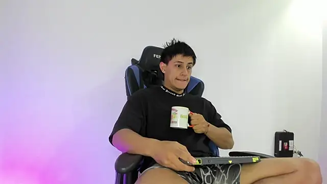 dorman boy online show from December 2025 04:39:02 AM