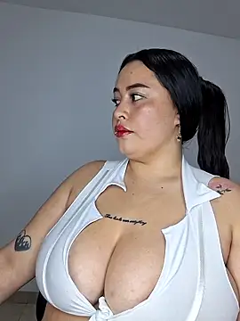 Snapshot of _Esteffy_ chatting on October 2025 05:42:02 PM  Esteffy  online show from October 2025 05:42:02 PM