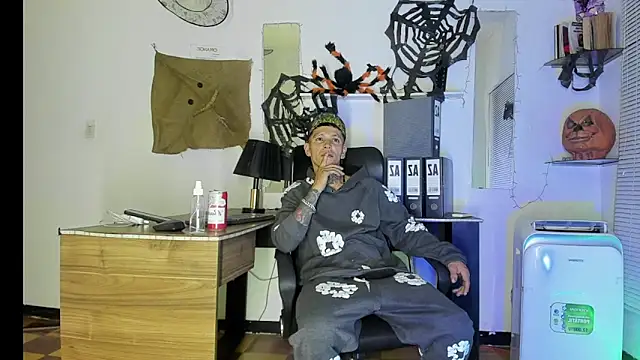 Snapshot of xxxTerrysxxx chatting on October 2025 06:32:01 AM xxxTerrysxxx online show from October 2025 06:32:01 AM