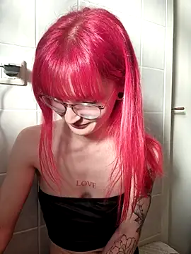 Snapshot of SkinnyGinny chatting on November 2025 09:42:01 AM SkinnyGinny online show from November 2025 09:42:01 AM