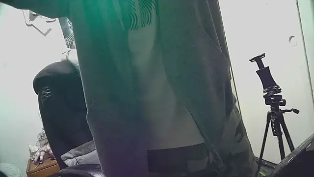 YoungStallionXL online show from February 2026 06:13:02 AM