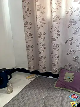 Snapshot of daaqnn chatting on December 2025 01:17:01 AM daaqnn online show from December 2025 01:17:01 AM