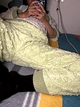 Snapshot of daaqnn chatting on December 2025 01:59:02 PM daaqnn online show from December 2025 01:59:02 PM