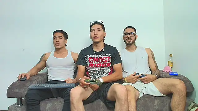 Snapshot of thebadboys05 chatting on November 2025 04:11:01 AM thebadboys05 online show from November 2025 04:11:01 AM