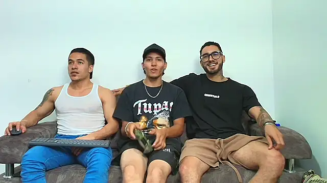 Snapshot of thebadboys05 chatting on November 2025 01:49:01 AM thebadboys05 online show from November 2025 01:49:01 AM