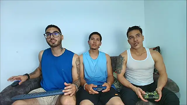 Snapshot of thebadboys05 chatting on November 2025 04:48:02 AM thebadboys05 online show from November 2025 04:48:02 AM