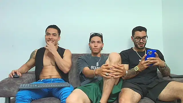 Snapshot of thebadboys05 chatting on December 2025 03:55:01 AM thebadboys05 online show from December 2025 03:55:01 AM