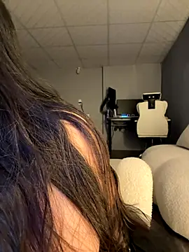 Jenny18hot online show from November 2025 04:32:02 PM