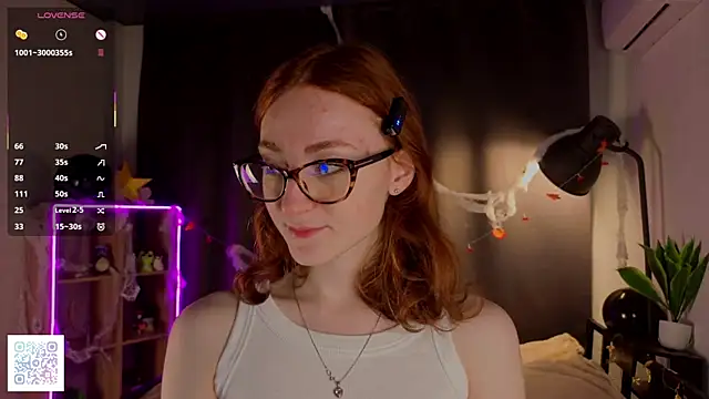 Snapshot of CloraGravel chatting on November 2025 04:06:02 AM CloraGravel online show from November 2025 04:06:02 AM