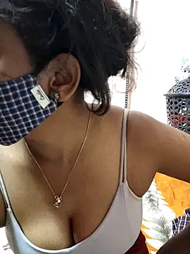 Queen-dhivya online show from April 2026 05:19:02 PM