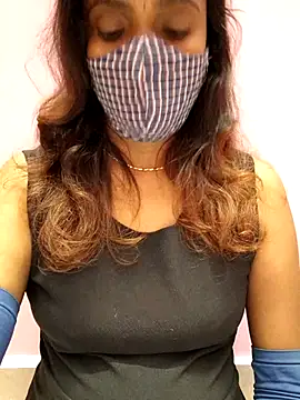 Queen-dhivya online show from November 2025 05:57:01 PM