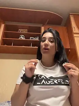 Snapshot of Bella_Ella1203 chatting on November 2025 06:12:01 PM Bella Ella1203 online show from November 2025 06:12:01 PM