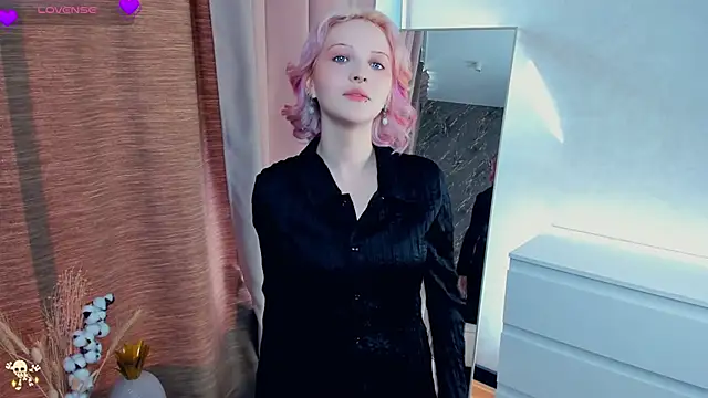 LorenzaGrill online show from November 2025 07:02:02 AM