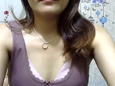 maira 33 online show from February 2026 06:15:02 PM