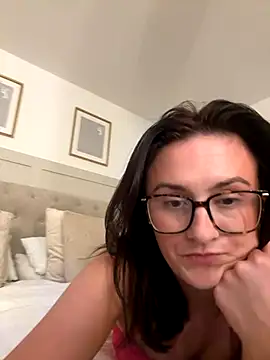 Snapshot of EmLovesxx chatting on November 2025 05:50:02 PM EmLovesxx online show from November 2025 05:50:02 PM