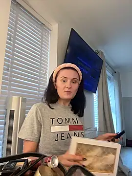 EmLovesxx online show from November 2025 02:42:02 PM