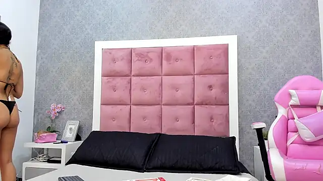 ailenaranda online show from November 2025 12:38:01 PM