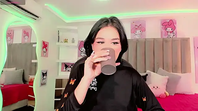 ClaudiaSophia online show from January 2026 12:01:01 PM