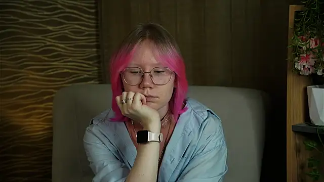 Snapshot of HanVertz chatting on November 2025 05:23:01 AM HanVertz online show from November 2025 05:23:01 AM