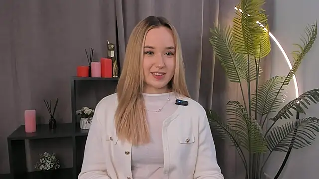 Snapshot of EveMcclearen chatting on November 2025 07:24:02 AM EveMcclearen online show from November 2025 07:24:02 AM