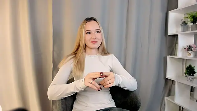 Snapshot of EveMcclearen chatting on November 2025 07:13:01 AM EveMcclearen online show from November 2025 07:13:01 AM