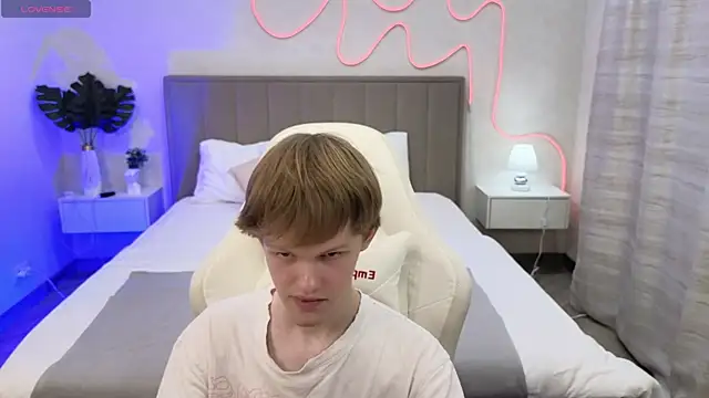 Snapshot of Fakeangel87 chatting on November 2025 10:42:02 AM Fakeangel87 online show from November 2025 10:42:02 AM