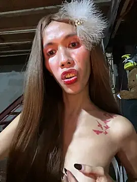 Snapshot of bellaUtops chatting on February 2026 09:28:01 PM bellaUtops online show from February 2026 09:28:01 PM