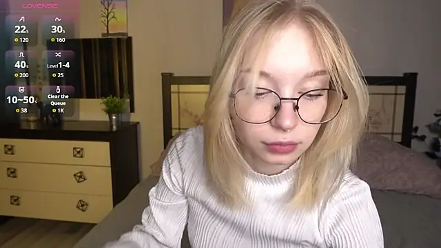 Snapshot of ShanelTunon chatting on November 2025 08:01:01 PM ShanelTunon online show from November 2025 08:01:01 PM