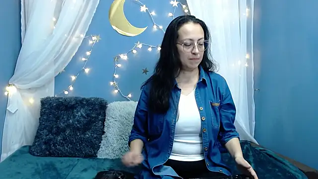 Lauryn Jones online show from December 2025 04:55:01 PM