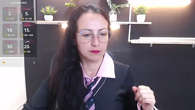 Lauryn Jones online show from April 2026 07:03:01 PM