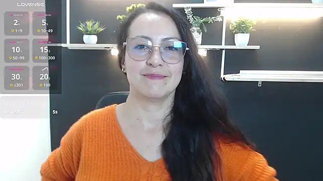 Lauryn Jones online show from April 2026 05:28:02 PM