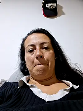 Snapshot of Lauryn_Jones chatting on June 2026 01:28:01 AM Lauryn Jones online show from June 2026 01:28:01 AM