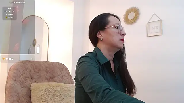 Lauryn Jones online show from March 2026 04:13:01 PM