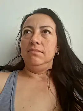 Snapshot of Lauryn_Jones chatting on May 2026 03:50:01 PM Lauryn Jones online show from May 2026 03:50:01 PM