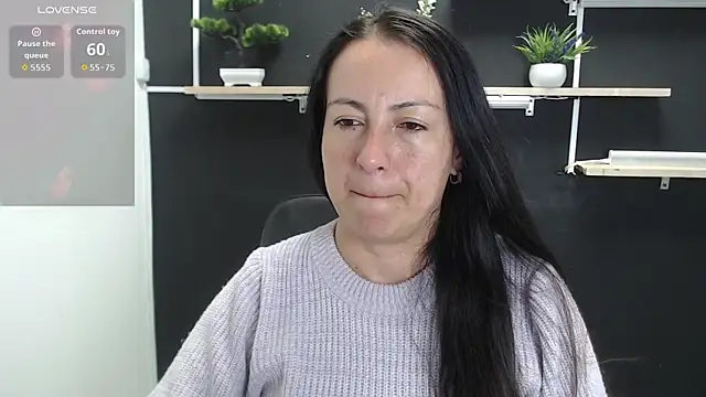 Snapshot of Lauryn_Jones chatting on June 2026 07:18:02 PM Lauryn Jones online show from June 2026 07:18:02 PM