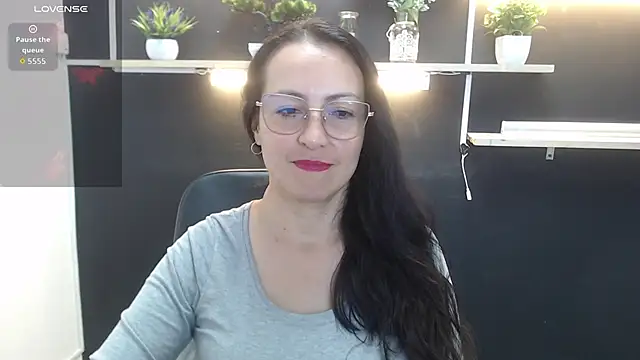 Lauryn Jones online show from March 2026 04:20:01 PM