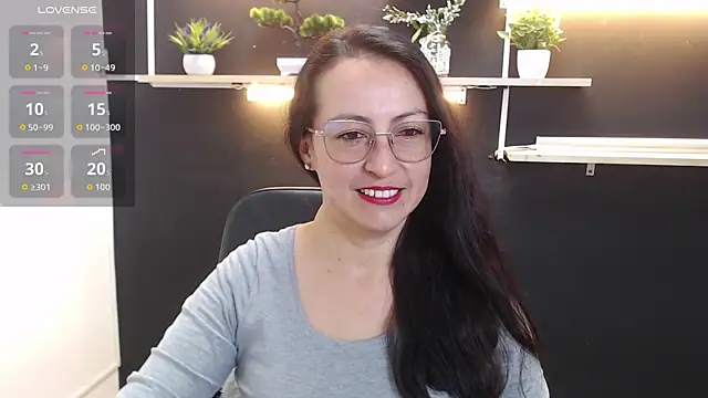 Snapshot of Lauryn_Jones chatting on April 2026 04:41:02 PM Lauryn Jones online show from April 2026 04:41:02 PM