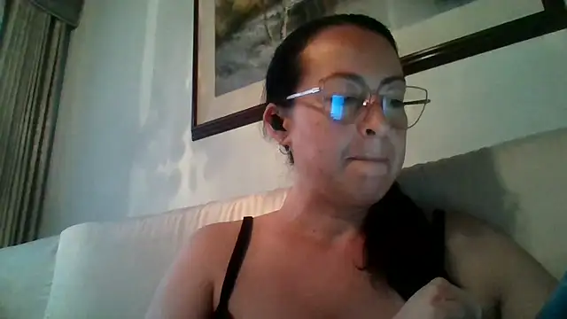 Lauryn Jones online show from April 2026 10:38:02 PM
