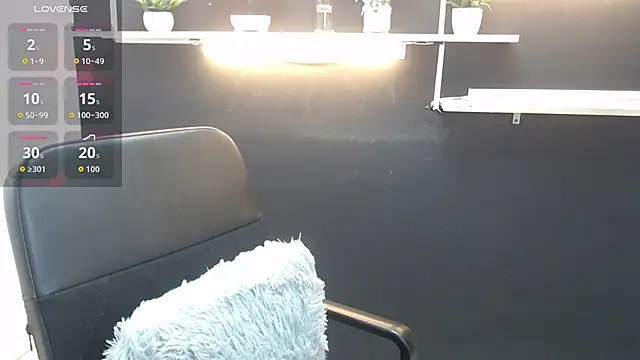 Lauryn Jones online show from April 2026 06:22:01 PM