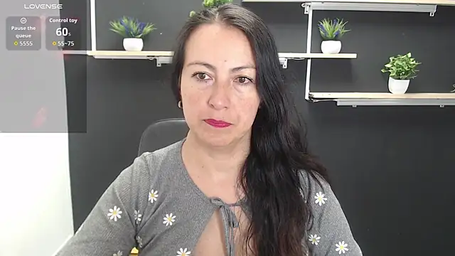 Snapshot of Lauryn_Jones chatting on July 2026 05:43:01 PM Lauryn Jones online show from July 2026 05:43:01 PM