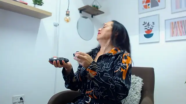 Lauryn Jones online show from February 2026 07:16:02 PM