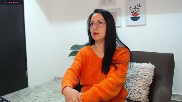 Lauryn Jones online show from November 2025 05:17:02 PM