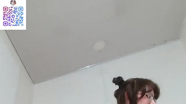 Snapshot of Victoria_Founta1n chatting on November 2025 09:57:02 PM Victoria Founta1n online show from November 2025 09:57:02 PM