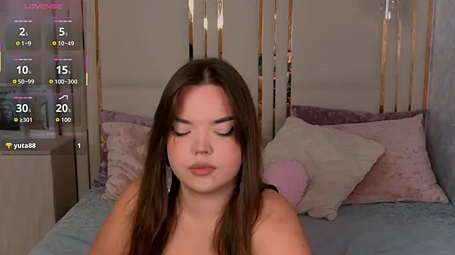 NaomiAster online show from November 2025 06:17:01 AM