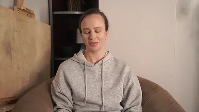 Snapshot of BritniKwak chatting on November 2025 08:19:02 AM BritniKwak online show from November 2025 08:19:02 AM