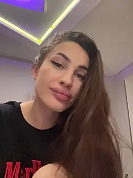 Snapshot of Muna_Luu chatting on October 2025 10:05:02 PM Muna Luu online show from October 2025 10:05:02 PM