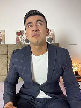 Chris Clarck online show from December 2025 08:03:02 PM