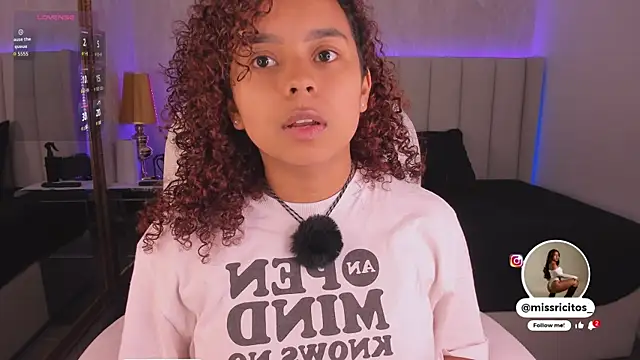 Snapshot of LaraCurls chatting on November 2025 11:36:02 AM LaraCurls online show from November 2025 11:36:02 AM